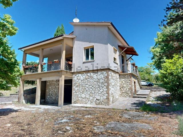 Casa in vendita a Rocca Sinibalda, Lazio