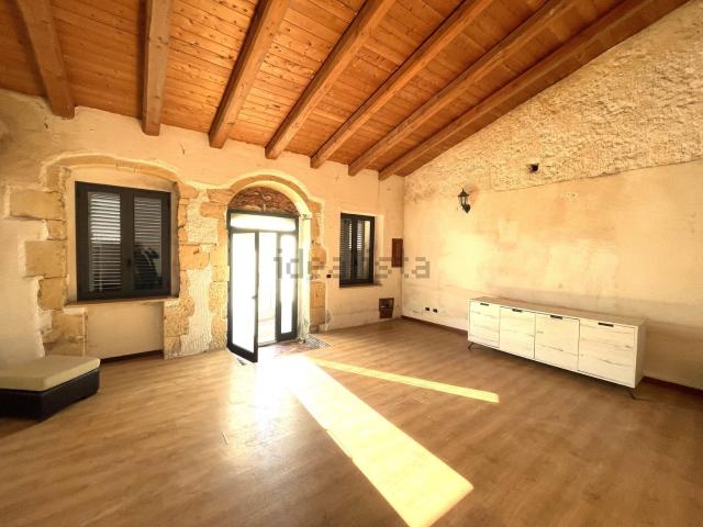 Casa in vendita a Solarino, Sicilia