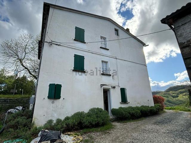 Casa in vendita a Varano De' Melegari, Reggio Emilia