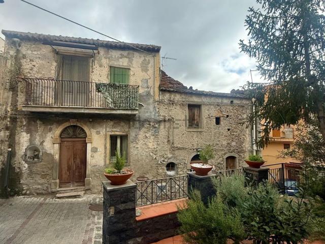 Casa in vendita a Graniti, Sicilia