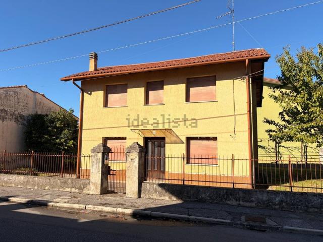 Casa in vendita a Sagrado, Sagrado / Sagrât / Zegraj