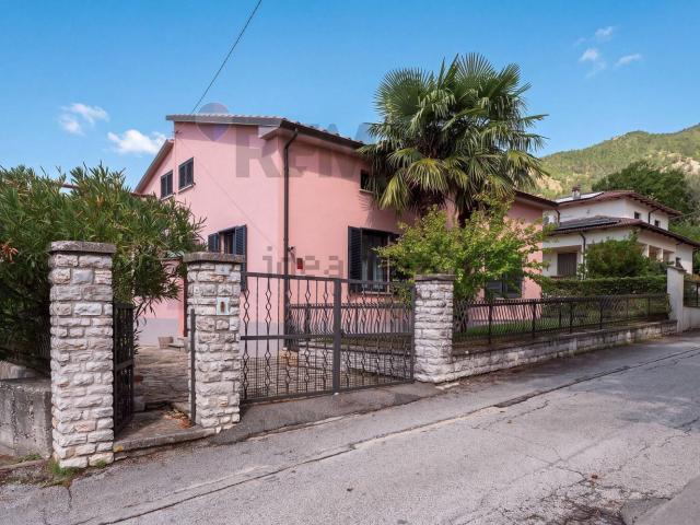 Casa in vendita a Località Casenove, Costacciaro