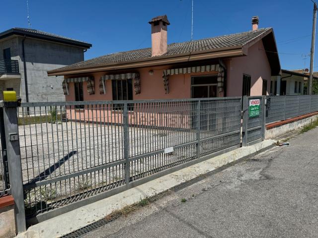 Casa in vendita a Porto Viro, Veneto