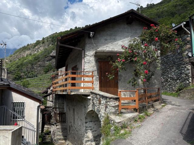 Casa in vendita a Montjovet, Aosta