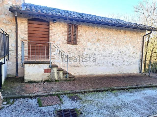 Casa in vendita a Vionica, Foligno
