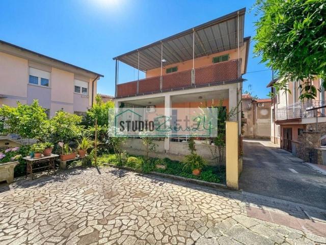Casa in vendita a Castagnola, Marina Di Massa
