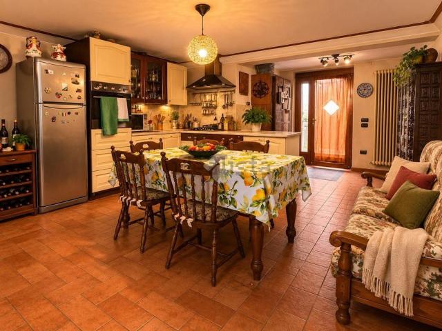 Casa in vendita a Alzano Lombardo, Lombardia