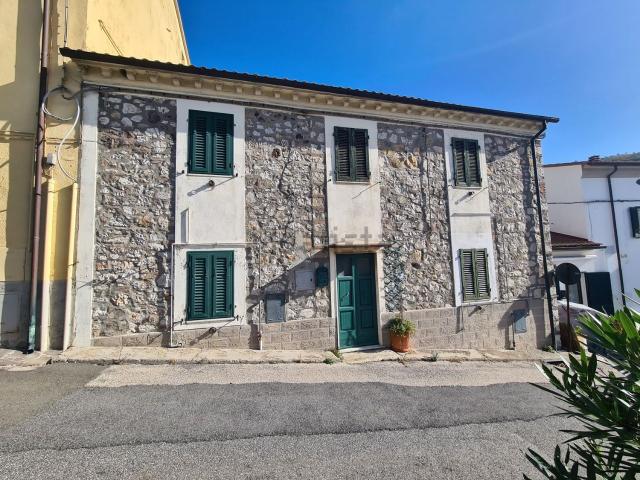 Casa in vendita a Castellina Marittima, Toscana