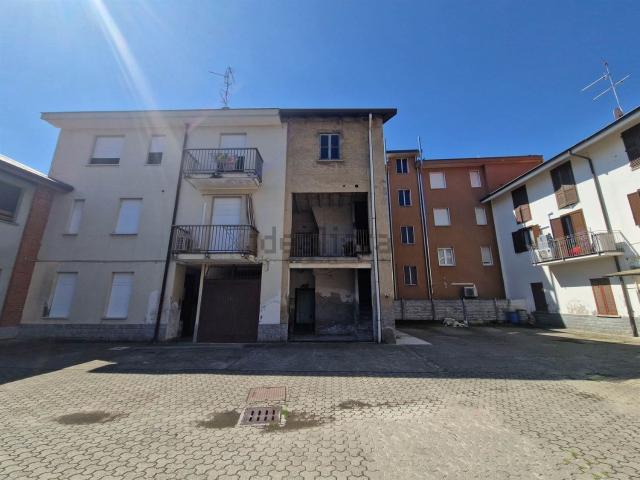 Casa in vendita a Cogliate, Lombardia