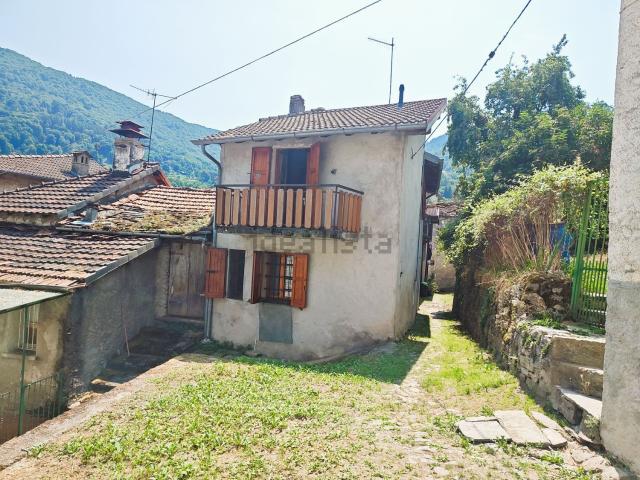 Casa in vendita a Schignano, Lombardia
