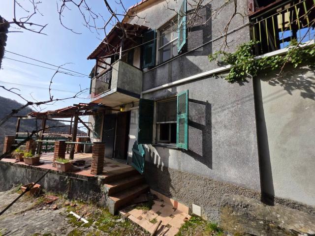 Casa in vendita a Neirone, Liguria