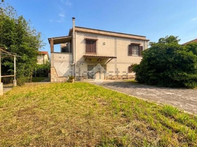 Casa in vendita a Latina, Lazio