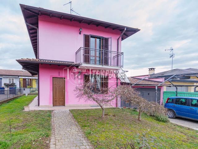 Casa in vendita a Dorno, Lombardia
