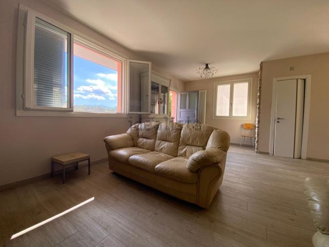 Casa in vendita a Mirandola, Vicchio