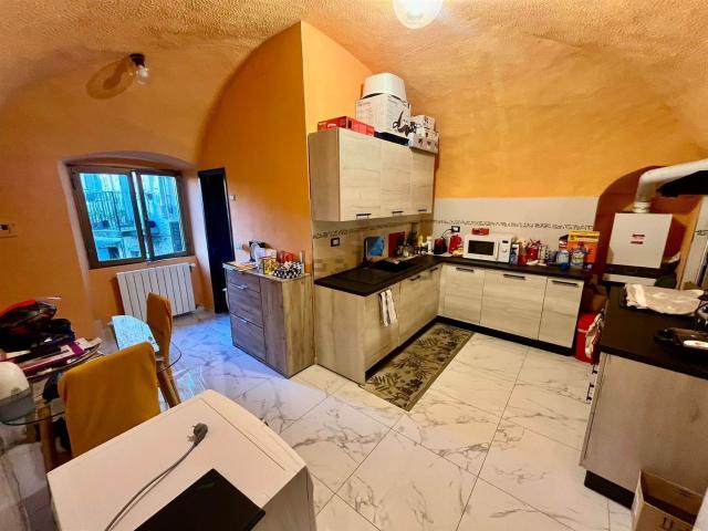 Casa in vendita a Dolceacqua, Liguria