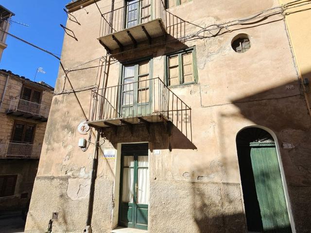 Casa in vendita a Collesano, Sicilia