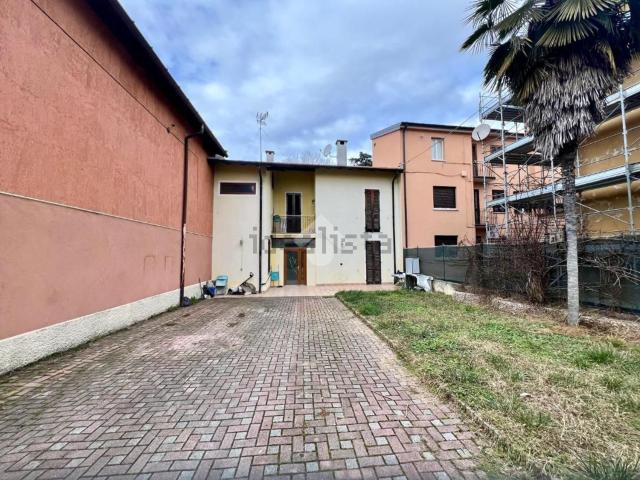 Casa in vendita a Varese, Lombardia