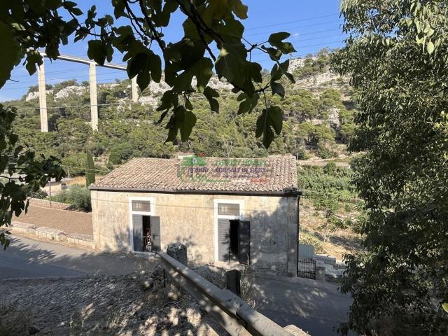 Casa in vendita a Modica, Monserrato