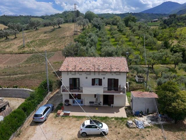 Casa in vendita a Montorio Al Vomano, Abruzzo