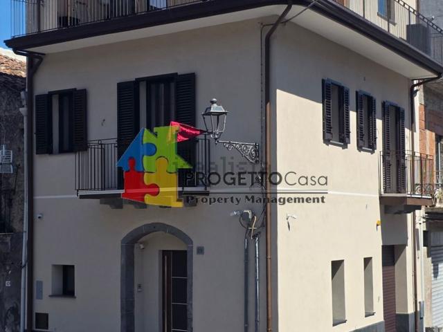 Casa in vendita a Castiglione Di Sicilia, Sicilia