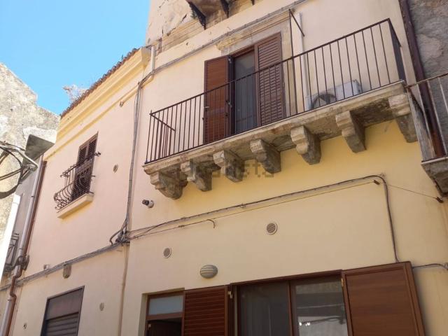 Casa in vendita a Monforte San Giorgio, Sicilia