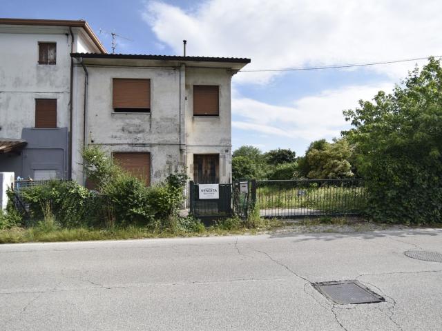 Casa in vendita a Rossano Veneto, Veneto