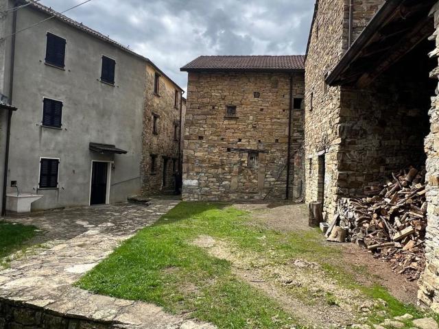 Casa in vendita a Corte Brugnatella, Ferriere