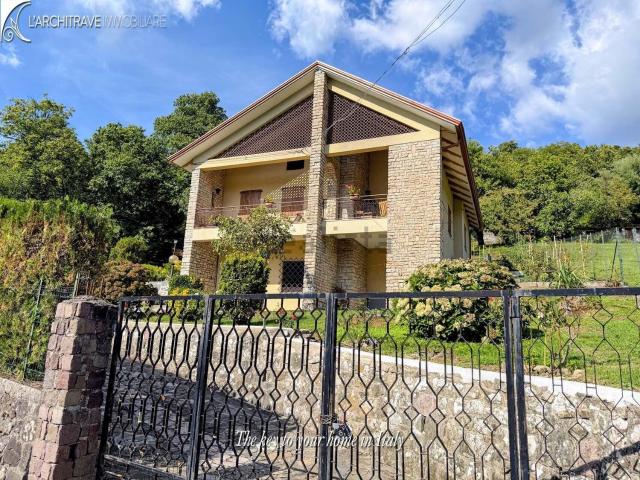 Casa in vendita a Comano