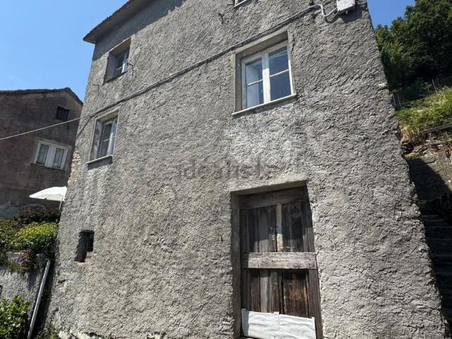 Casa in vendita a Montoggio, Liguria