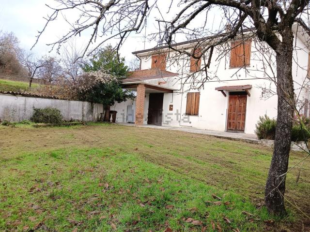 Casa in vendita a Perossi, Gropparello