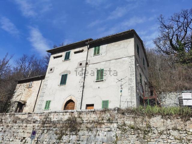 Casa in vendita a Foligno, Umbria