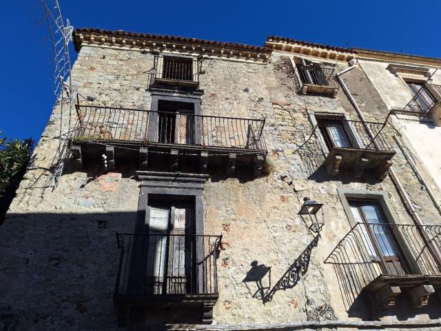 Casa in vendita a Castiglione Di Sicilia, Sicilia