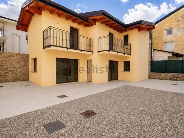 Casa in vendita a Rizzi, Reana Del Roiale