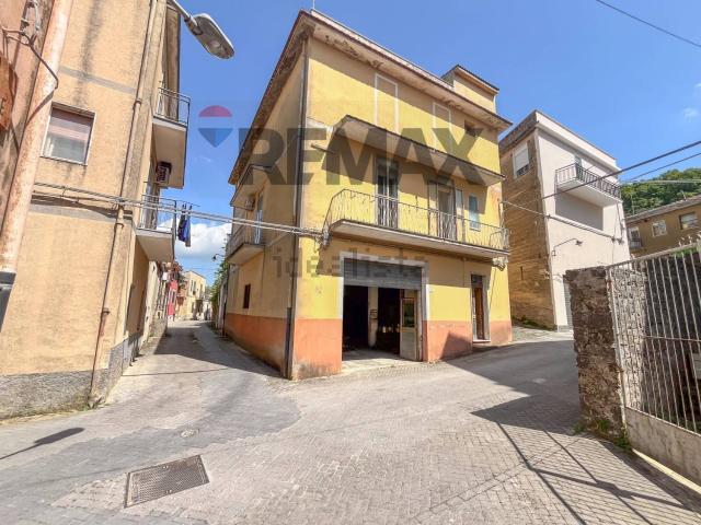Casa in vendita a Buccheri, Siracusa