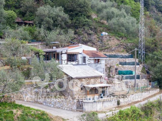 Casa in vendita a Dolceacqua, Liguria