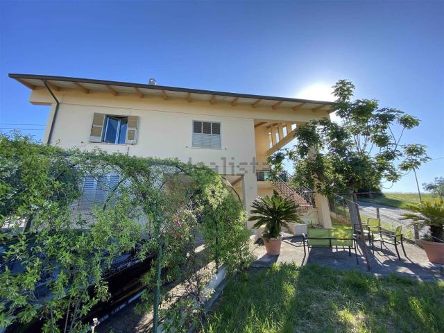Casa in vendita a Terre Roveresche, Marche