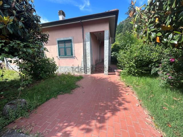 Casa in vendita a Follo, Liguria