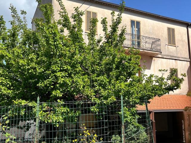 Casa in vendita a Minturno, Lazio