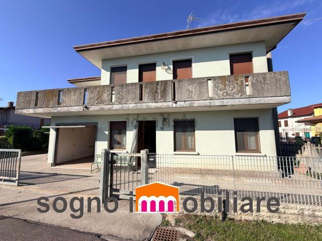 Casa in vendita a Castagnaro, Verona