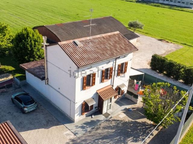 Casa in vendita a Moglia, Mantova