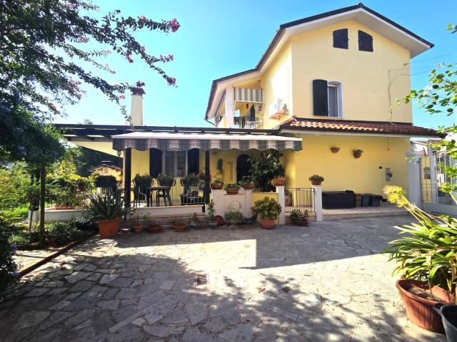 Casa in vendita a Ceparana, Bolano