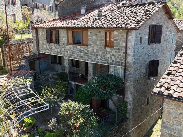 Casa in vendita a Unione dei comuni Media Valle del Serchio, Benabbio