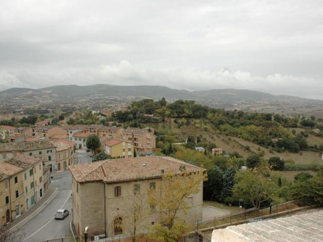 Casa in vendita a Contrada Valchiusa, Marche