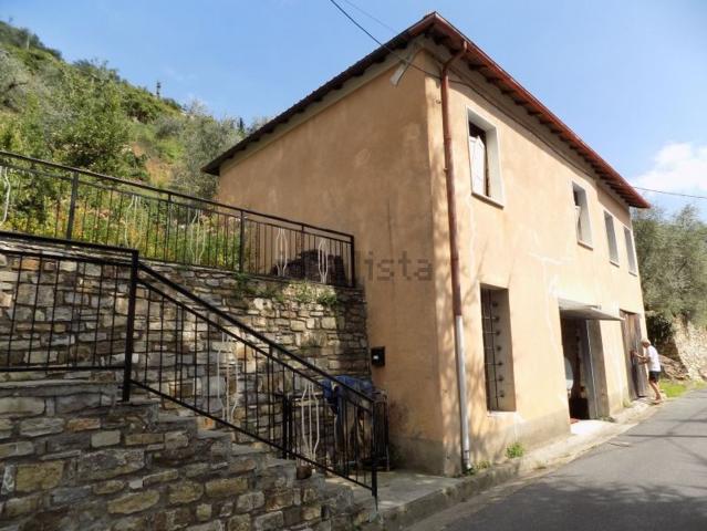 Casa in vendita a Chiusanico, Liguria