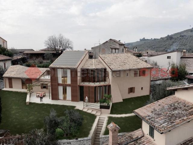 Casa in vendita a Spoleto, Umbria