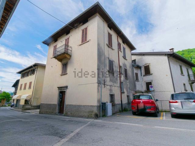 Casa in vendita a Comunità Montana della Valle Brembana, Serina