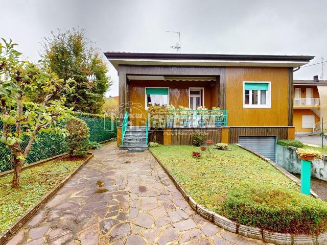 Casa in vendita a Besana In Brianza, Lombardia