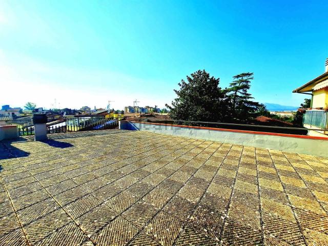 Casa in vendita a Signa, Toscana