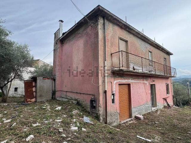 Casa in vendita a Luogosano, Avellino