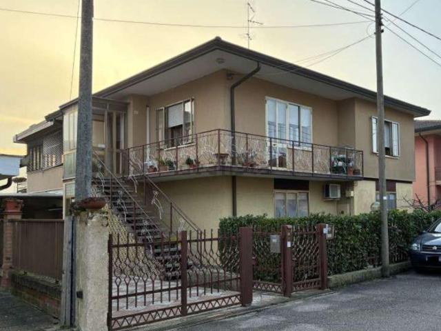 Casa in vendita a Montegrotto Terme, Veneto